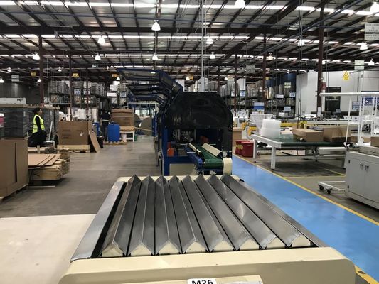 Máxima velocidade de 70 m/min. Máquina de proteção de borda de papel de perfil L para as necessidades de proteção de papel